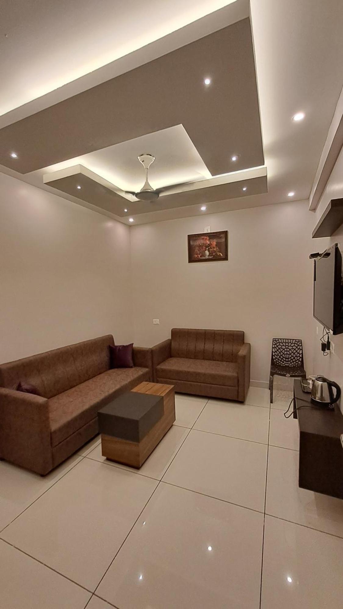 Capital Square Aparthotel Erattupetta ภายนอก รูปภาพ