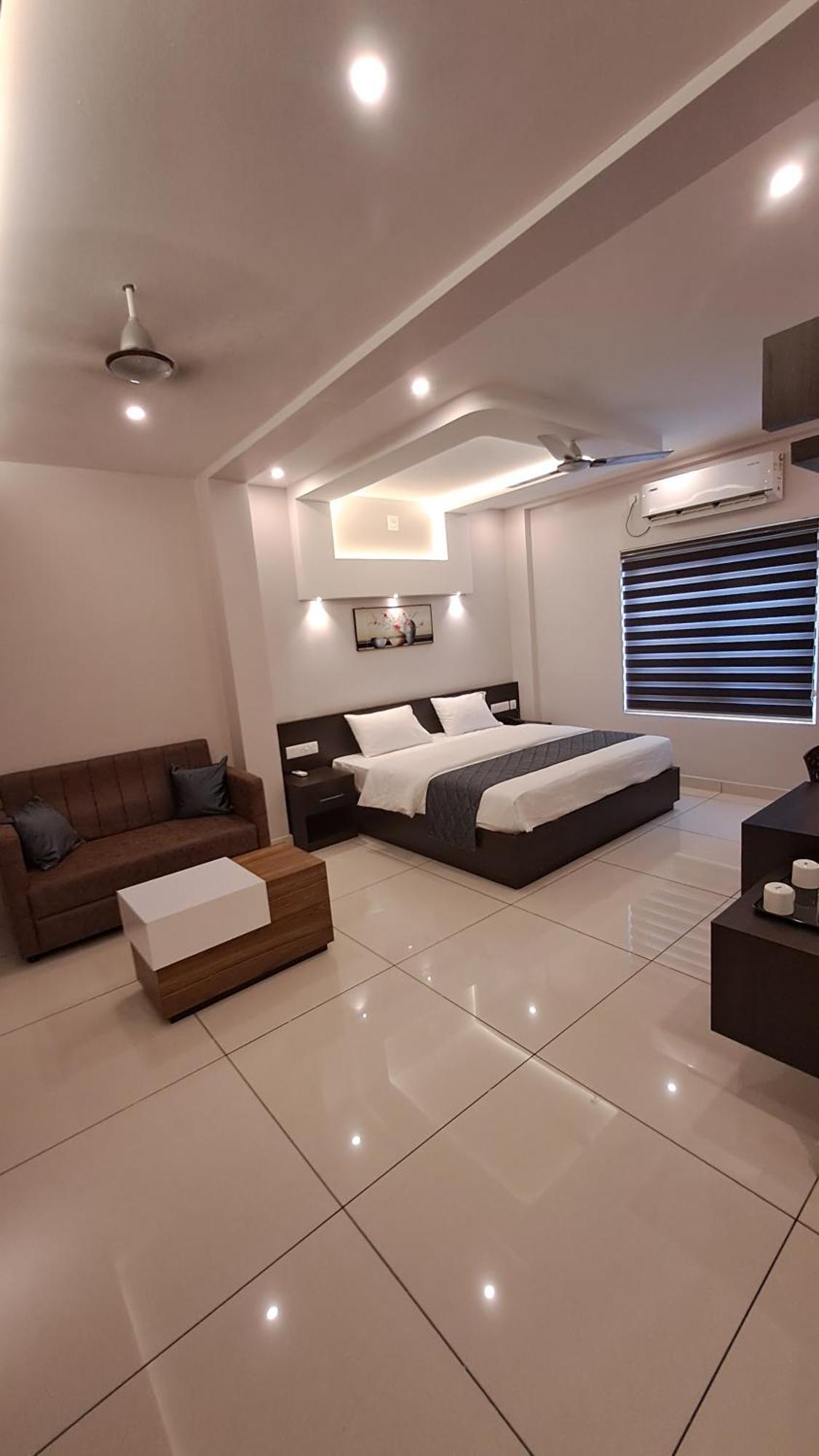 Capital Square Aparthotel Erattupetta ภายนอก รูปภาพ