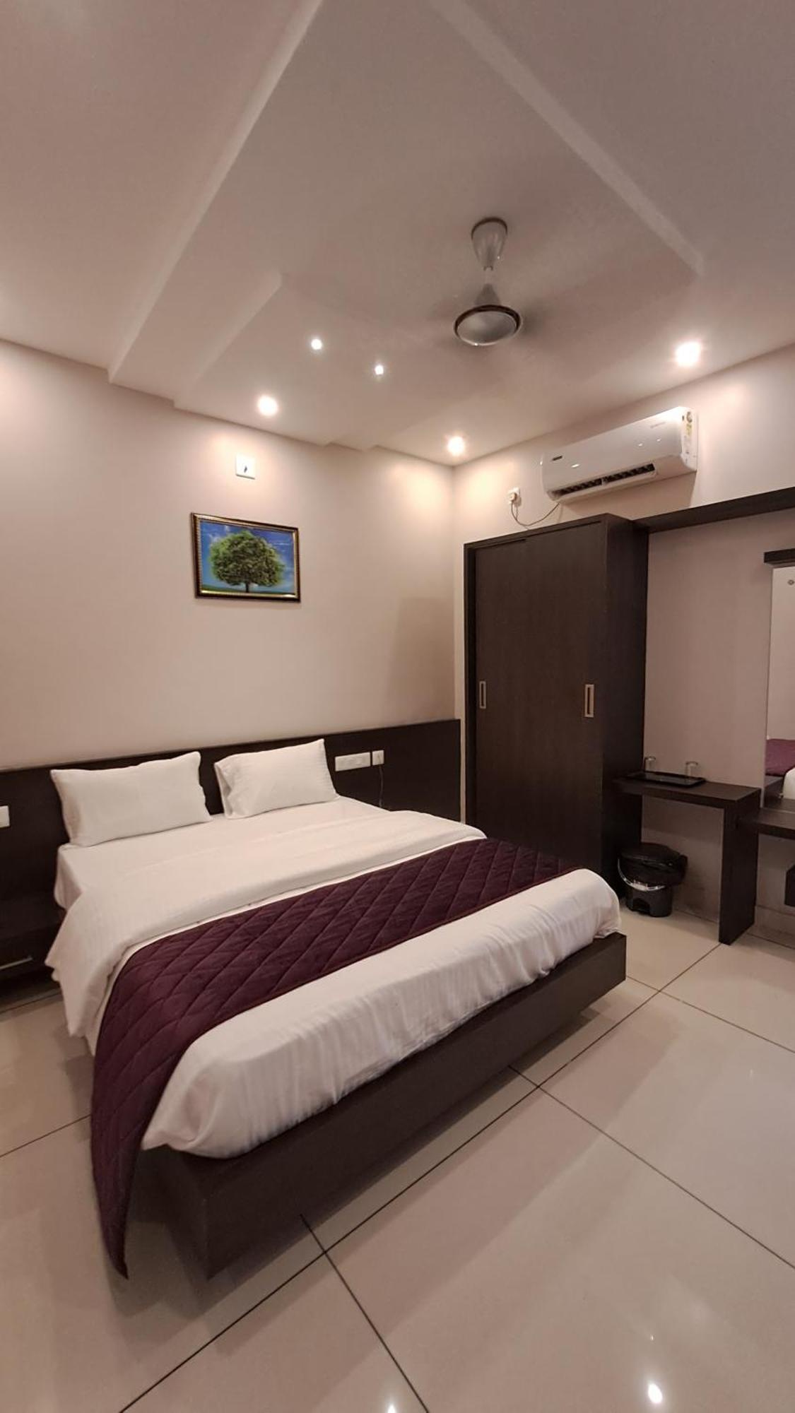 Capital Square Aparthotel Erattupetta ภายนอก รูปภาพ