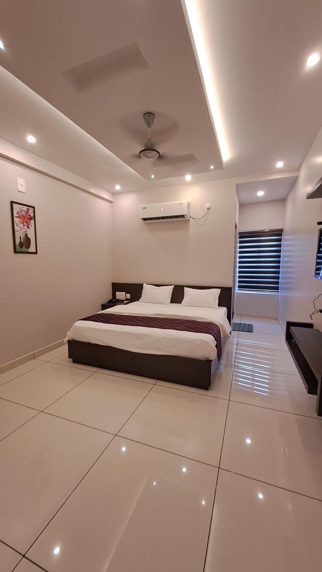 Capital Square Aparthotel Erattupetta ภายนอก รูปภาพ
